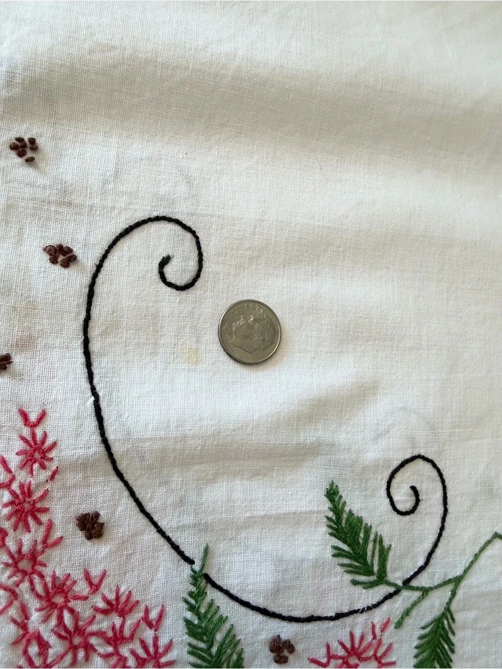 Vintage 50’s Embroidered Floral Table Runner. Red | Green. Rustic | Foliage